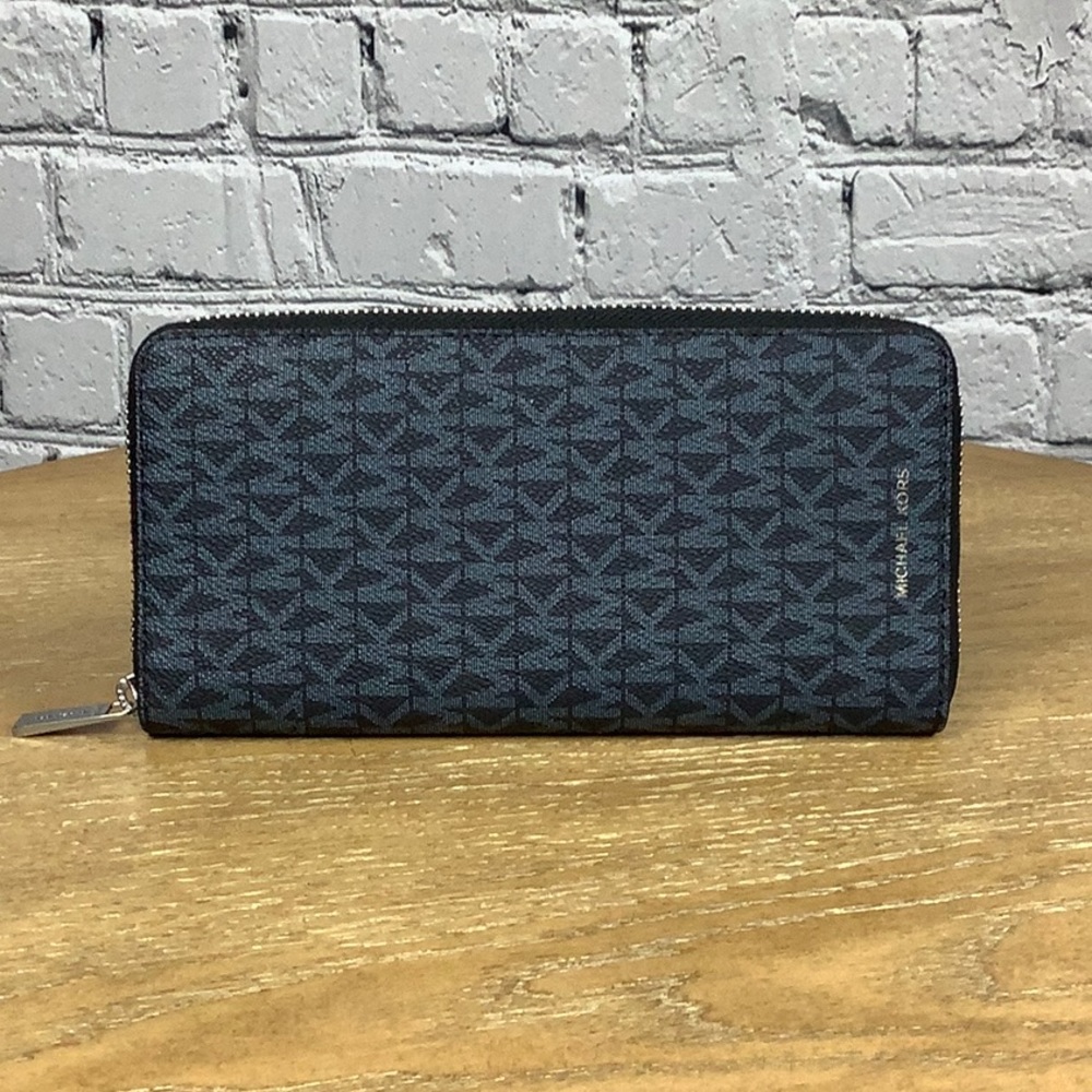 NWT Michael Kors Cooper Wallet
